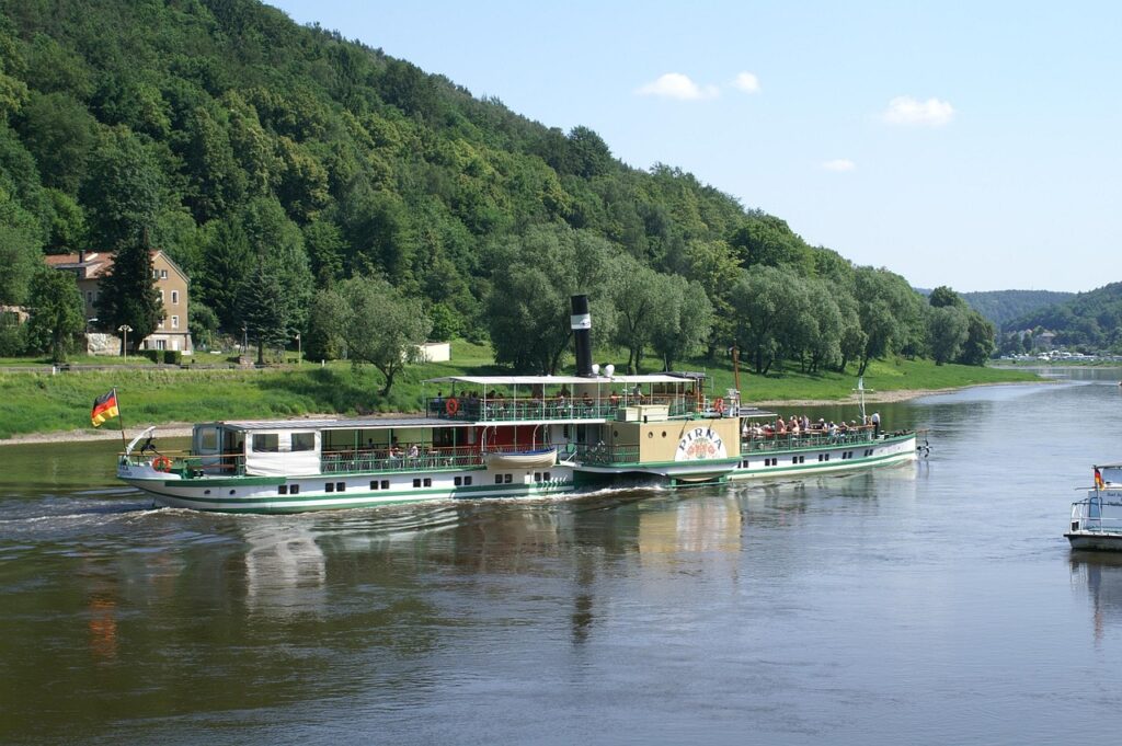 Dampfschifffahrt auf der Elbe